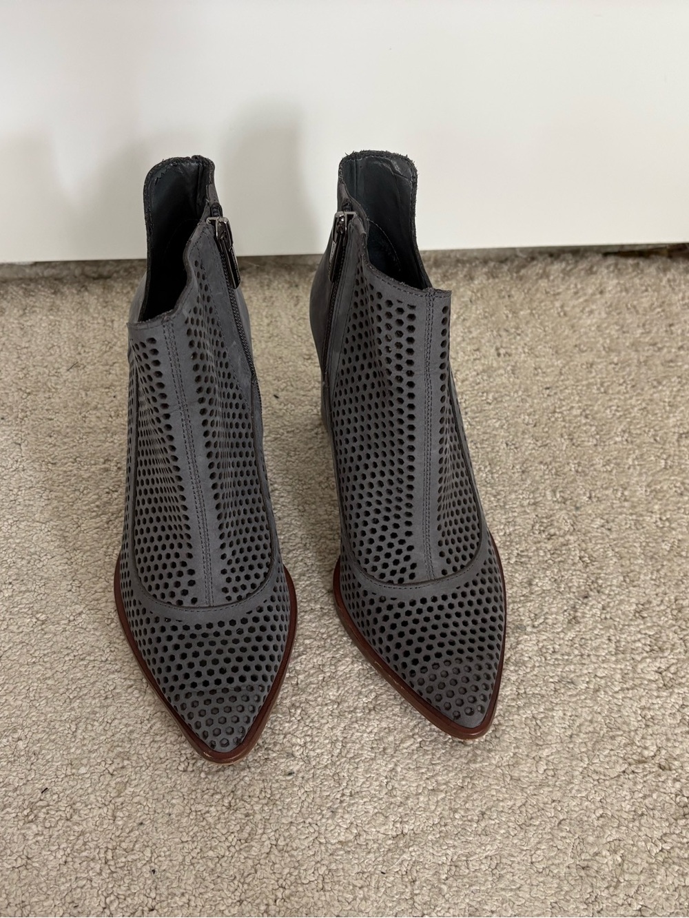 Vince Camuto Levesna Leather Booties 6 - Picture 3 of 9